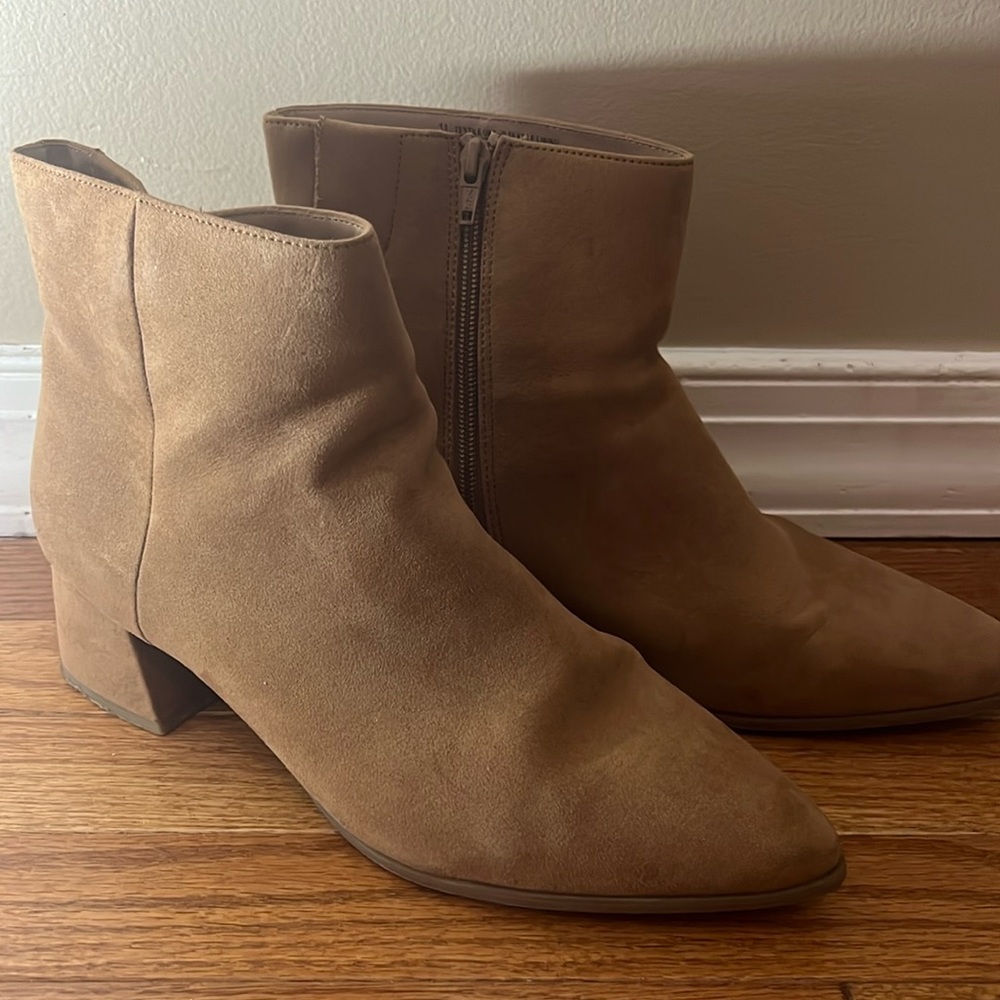 A. New day Delilah boots Size 11